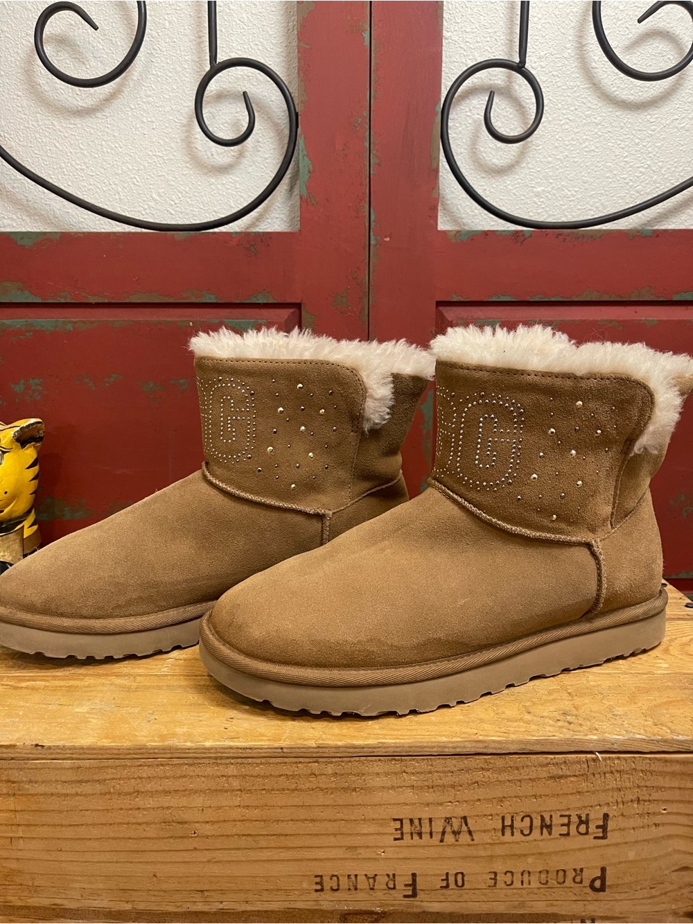 UGG Classic Gem Mini Boots Chestnut Suede Studded Logo Size 9
